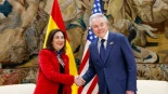 Las "misteriosas" palabras que la ministra Robles dijo al embajador de EEUU: "Yo estoy con Trump lo que pasa es que aquí…