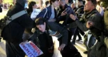 La policía israelí disuelve una protesta contra la guerra con Irán en Tel Aviv tras la irrupción de agitadores de extrema derecha (Eng)