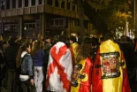 Las mujeres jóvenes no se alejan de la ultraderecha, solo se acercan a ritmo más lento que los hombres | Sociedad | EL PAÍS