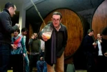Sidra, tortilla y chuletón: cómo se institucionalizó en los 80 el mítico menú de las sidrerías vascas o breve historia de las ‘sagardotegis’