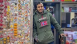Los quioscos de prensa se reinventan para no cerrar: "Periódicos vendo muy poco, aunque sigue habiendo una clientela fija de lectores"