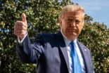 VÍDEO | Trump bromea sobre la guerra en Irán: