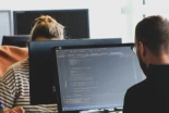 Creíamos que los programadores humanos acabarían siendo revisores de código. Anthropic se acaba de cargar eso