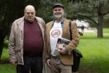Dos asturianos que hablan una lengua sin patria