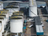La AIE acuerda liberar 400 millones de barriles