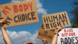 Un juez de Indiana dictamina que la prohibición estatal del aborto vulnera la libertad religiosa de quienes desean abortar (Eng)