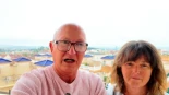 Una pareja de jubilados británicos lleva dos años viviendo en España con 15.000 euros al año: "es mucho menos de lo que nos costaría en Reino Unido"
