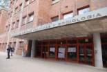 Cinco equipos de seguridad vigilan la Complutense tras la irrupción de falangistas en Políticas