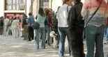 PP y Vox pactan quitar las ayudas sociales a los migrantes sin papeles