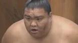 Mitakeumi vence a Toki Hayate por yorikiri [JAP]