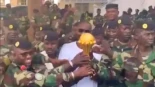 Senegal traslada la Copa de África a una base militar donde permanece bajo vigilancia armada