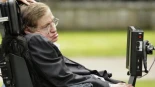 Por qué Stephen Hawking dijo: "Los humanos, que son seres limitados por su lenta evolución biológica, no podrán competir con las máquinas, y serán superados"