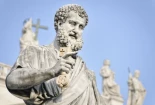 El Vaticano confirma que San Pedro lleva dos mil años sin dejar entrar a mujeres en el Cielo “porque así es la tradición”