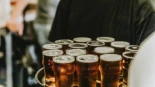 La huelga de repartidores de Cruzcampo no garantiza el suministro en Semana Santa y Feria