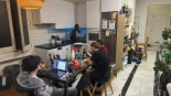 "Hay días que en la cocina somos 11": así viven algunos jóvenes en los macro-pisos compartidos