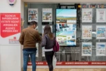 Consumo avisa a inmobiliarias y fondos con 100.000 alquileres de la prórroga de los contratos