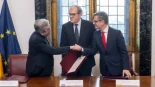 La Iglesia cierra el pacto con el Gobierno y el Defensor para reparar a las víctimas de pederastia dos meses antes de la visita del papa a España