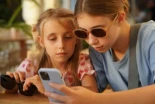 En pleno 2026 una infancia sin teléfonos móviles suena imposible. Un pueblo de Irlanda lo está consiguiendo