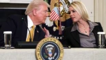 Pam Bondi mantuvo una reunión con Trump, en la que suplicó mantener su puesto [ENG]