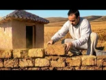 Construyendo muros de adobe: el mejor aislante natural. Casas frías en verano, cálidas en invierno