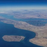 Irán amenaza a los barcos que intenten cruzar Ormuz sin permiso y acusa a Israel de violar la tregua en Líbano (ING)