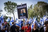 Los israelíes finalmente se están rebelando contra Netanyahu por haber aceptado el alto el fuego de Estados Unidos con Irán (ENG)