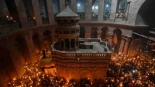 Miles de cristianos asisten al ritual del Fuego Sagrado en el Santo Sepulcro de Jerusalén