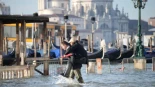 Venecia se hunde, y quizá haya que reubicarla para salvarla: "El resultado sería una pseudo Venecia de plató de cine"