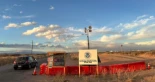 En el mayor campo de detención de ICE, el personal apuesta sobre los suicidios de detenidos [ENG]