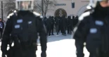 Vídeo de la agresión a una manifestante antifascista (patada en la cabeza) en Finlandia el 1 de mayo (Eng)