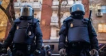 Graban a la policía durante un desahucio: "Menos miramientos. Si se cae uno, el siguiente no se volverá a colgar"