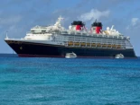 Agentes de inmigración irrumpen en crucero Disney y arrestan a varios tripulantes frente a pasajeros (ENG)