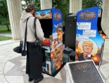 Aparece un videojuego arcade satírico en Washington DC parodiando el caos de la Guerra de Irán de Trump [ENG]