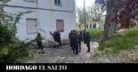 La Ertzaintza despliega un enorme dispositivo policial en Errekaleor e identifica a decenas de vecinos