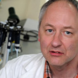 Un biólogo una de “las personas más influyentes del mundo” al dar con una solución para el ocaso  de las abejas