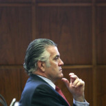 Bárcenas cuenta a su entorno que se llevó del PP cajas con papeles