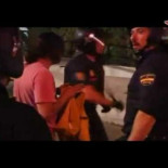 Agresión policial sin justificación en la manifestación de "Juventud sin futuro" el 7 de abril del 2011