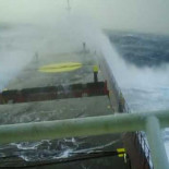 Mercante en medio de un temporal del Cantábrico