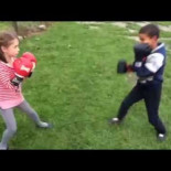 Lección aprendida: Los puñetazos en la espalda no son honorables