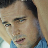 Matt Bomer provocando desmayos, lipotimias, y síncopes en la playa