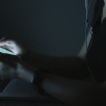 El modo nocturno de las aplicaciones: ¿realmente sirve de algo?