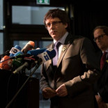 Puigdemont pide al PDeCAT abstenerse aunque salve a Rajoy de la moción de censura