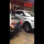 Cuando alguien aparca en doble fila y no te deja salir de tu aparcamiento ....