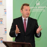 Empleo subvencionó la contratación de un tetrapléjico para repartir prensa