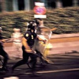 Chica no violenta detenida por pedir el número de identificación