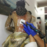 Hallan en Burgos un mensaje del siglo XVIII oculto en las nalgas de una talla de un Cristo