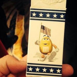 Rajoy regala a Obama tres facsímiles de obras de hace 500 años... y Obama obsequia a Rajoy con una caja de M&M's