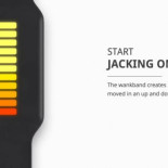 Esta pulsera hará que el mirar porno por fin nos traiga un beneficio adicional