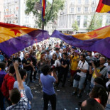 "Hemos sacado las banderas republicanas y se han lanzado a placarnos"