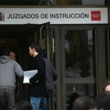 Admitida la denuncia contra Botella por vender viviendas públicas a un fondo buitre